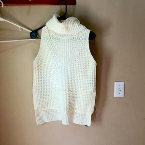 Sleeveless turtleneck